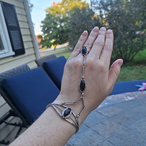 Sterling Size 7 Black Onyx Slave Bracelet Navajo Signed Jaqueline Silver - Picture 4 of 13